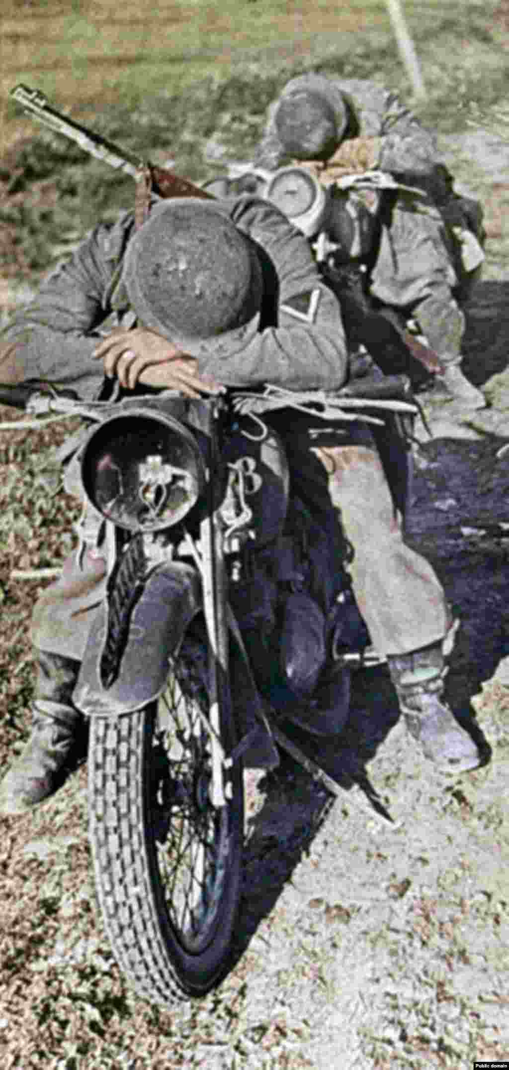 Бу фотолар наци хәрбиләре өчен 1940-1945 елларда Германиядә чыгарылган "Signal" журналыннан алынган.