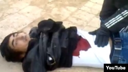 Фотоскриншот с видео о гибели участника акции протеста в Жанаозене.