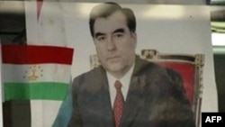 Зображення президента Емомалі Рахмона на вулицях столиці Таджикистану Душанбе