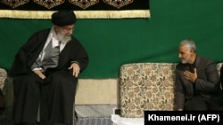 Верховный лидер Ирана аятолла Али Хаменеи и командующий силами «Кудс» Касем Сулеймани. Тегеран, март 2015 года.