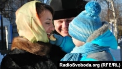 Наталья Бойко жұбайы Петро және ұлы Владимирмен бірге. 5 наурыз 2013 жыл