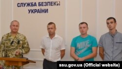 Голова СБУ Василь Грицак та троє українців, яких намагалось завербувати ФСБ Росії – Юрій Бондар, Станіслав Юркевич, Сергій Морозов