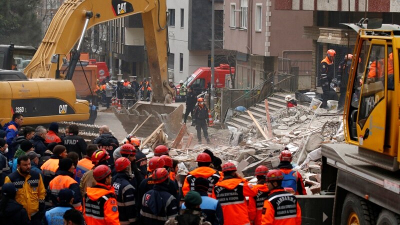 Broj poginulih u rušenju zgrade u Istanbulu porastao na tri