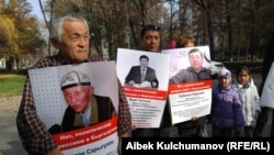 Кыргыз оппозициясын колдоочулардын пикети.