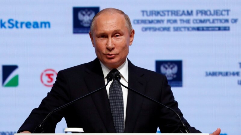 Пурсиш: Путинро 56 % пуштибонӣ мекунанд