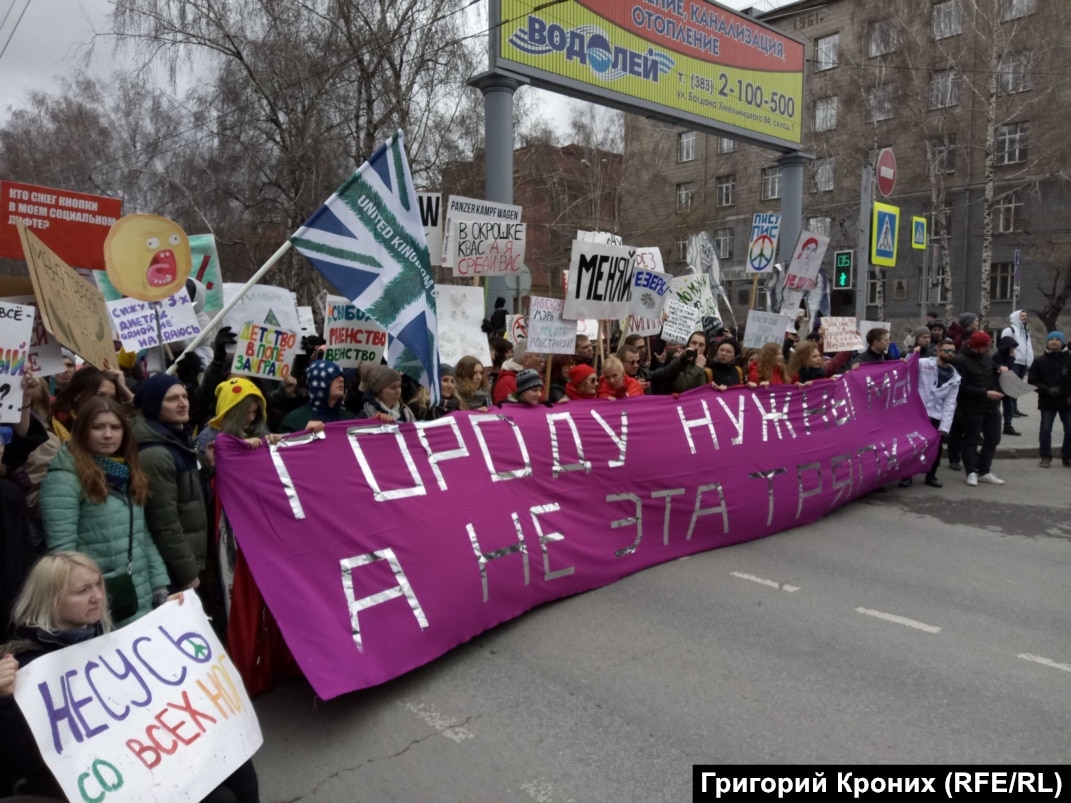 Задержания, лозунги, спойлеры. Как прошла Монстрация в России