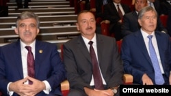 Turkish President Abdullah Gul (left), Azerbaijani President Ilham Aliyev (center), and Kyrgyz President Almazbek Atambaev attend a concert in Baku on August 15.