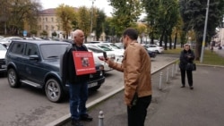 Аслан Иритов проводит пикет с требованием наказать избивавших его силовиков