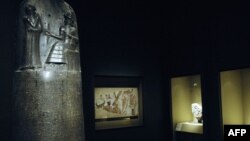 Expoziție de artă antică babiloniană la Louvre