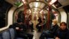Putnici u metrou u Londonu 