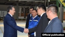 Президент Узбекистана Шавкат Мирзияев в городе Ангрене, Ташкентская область.