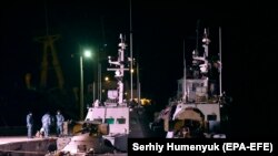 Захоплені рік тому біля берегів Криму українські кораблі в порту Очакова, 20 листопада 2019 року