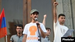 Еревандағы орталық алаңдағы наразылық акциясының бірі. 10 шілде 2015 жыл.