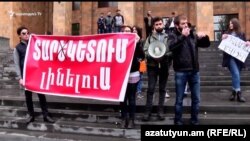 Armenia - Students hold a protest against a bill restricting draft deferments, Yerevan, 7Nov, 2017