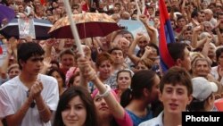 Armenia -- Opposition supporters rally in Yerevan on July 2, 2009.