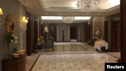 Интерьер номера отеля Ritz Carlton в Эр-Рияде, где находился под арестом принц Аль-Валид бин Талал, 27 января 2018 года.