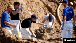 Iskopavanje posmrtnih ostataka kod mjesta Tomašica nedaleko od Prijedora, 2013.