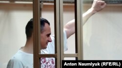 4 травня режисер оголосив безстрокове голодування, вимагаючи звільнення українських політв’язнів у Росії