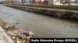 Коритот на реката Пена во Тетово.