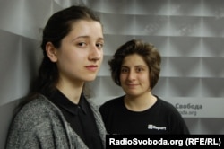 Активістки Teenergizer Надія Дубчак та Яна Панфілова (зліва направо)