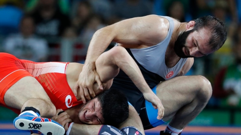 U.S. Wrestler Upsets Russia’s Sadulaev To Give U.S. World Title