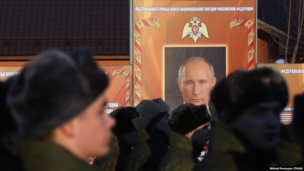 Портрет Владимира Путина на открытии зимнего образовательного сезона Росгвардии