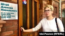 Elvira Dmitrieva outside the campaign office of Aleksei Navalny in Kazan. (file photo)