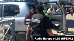 Kosovo - Mitrovica: Police use tear gas against protesters
