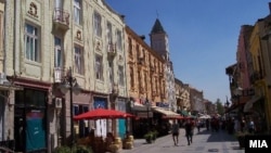 Широк Сокак во центарот на Битола.