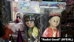 Lutke u tradicionalnoj tadžikistanskoj nošnji (foto arhiva)