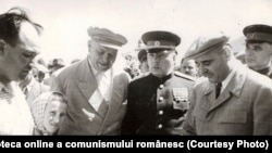 Dej, Petru Groza, K.E. Vorșilov în vizită la GAC „Drumul lui Lenin”, Livedea, reg. Bucureşti. (24.08.1951) Fototeca online a comunismului românesc, cota:94/1951