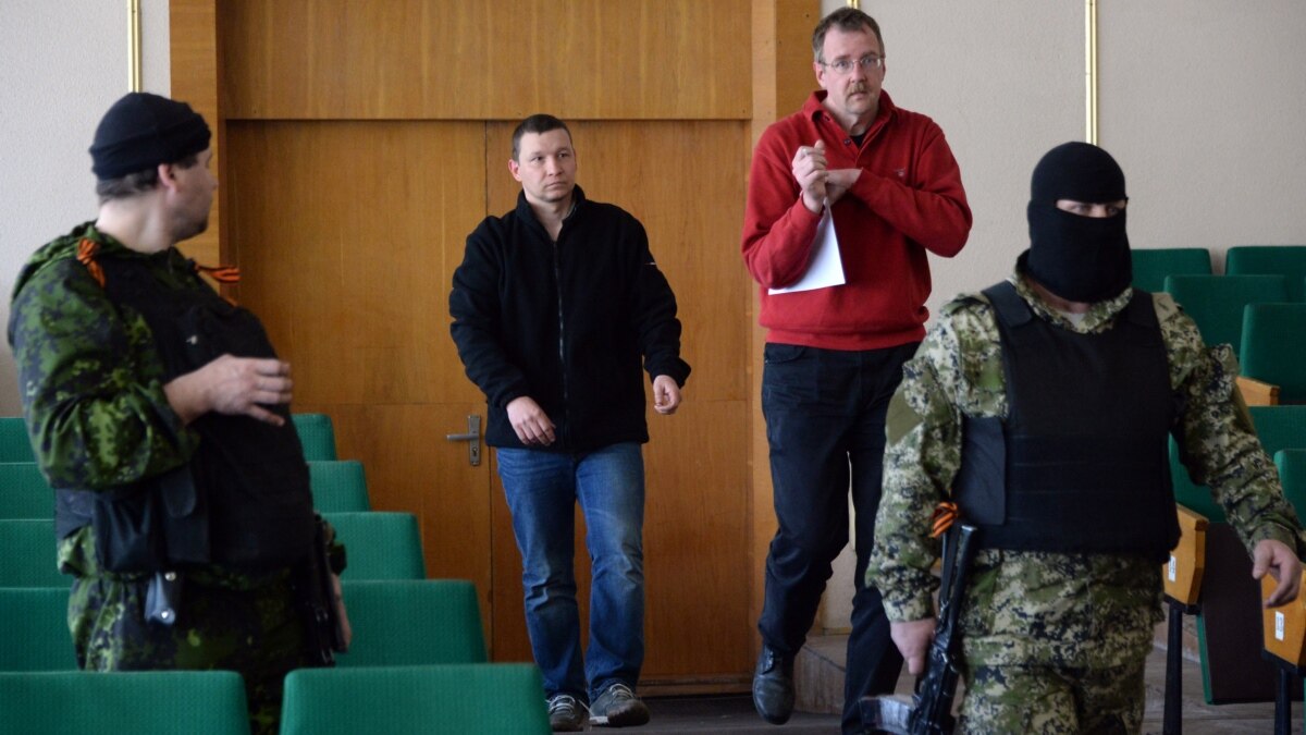 Ukrainian Separatists Still Hold 7 OSCE Observers After Talks Free Swede