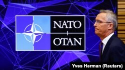 Sekretari i Përgjithshëm i NATO-s Jens Stoltenberg në një konferencë shtypi para takimit të ministrave të mbrojtjes të NATO-s në selinë e aleancës në Bruksel, Belgjikë, 15 qershor 2022