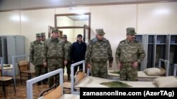 Müdafiə naziri ön cəbhədə