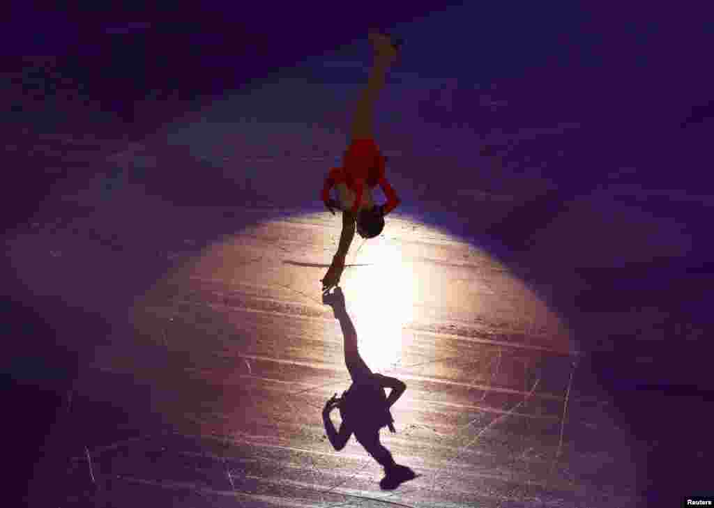 Russia's Yulia Lipnitskaya performs during the figure skating gala exhibition. (Reuters/David Gray).