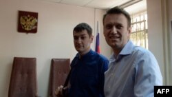 Олег ва Алексей Навалнийҳо дар додгоҳи соли 2014