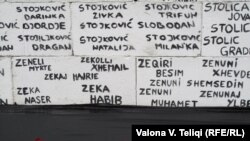 Mur me emrat e të pagjeturve nga lufta në Kosovë...