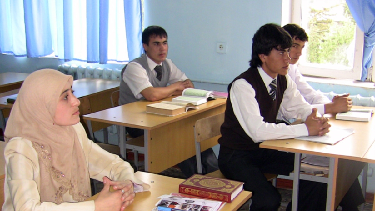 Tajikistan Opens 'SecularReligious' High School