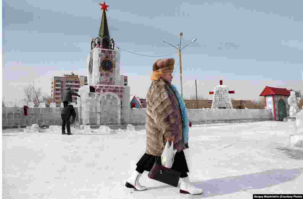 A model of the Kremlin built from ice, 2006