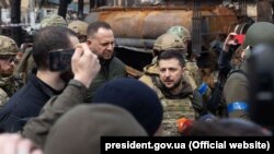 Володимир Зеленський під час візиту до деокупованої Бучі, 4 квітня 2022 року