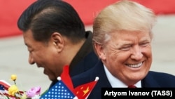 Председатель КНР Си Цзиньпин и президент США Дональд Трамп (слева направо)