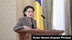 Ecaterina Andronescu depune jurământul și devine pentru a patra oară ministru al educației