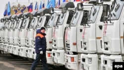 Вантажівки МНС Росії чекають на введення в Україну в Ростовській області Росії, архівне фото