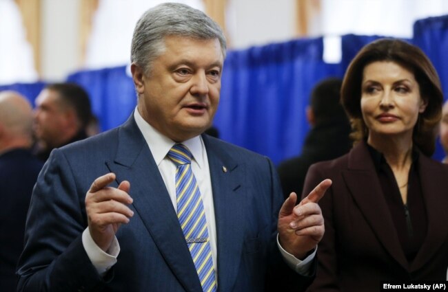 Петро Порошенко із дружиною Мариною під час голосування, 31 березня 2019 року