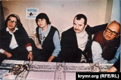 Зліва направо: Олена Боннер (дружина Андрія Сахарова), Сафінар Джемілєва, Мустафа Джемілєв, Андрій Сахаров. Архів Мустафи Джемілєва
