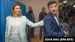Volodimir Zelenski și soția sa la vot, Kiev, 21 aprilie 2019. 