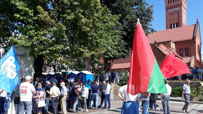 В Минск привозят людей из регионов для участия в проправительственном митинге
