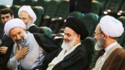علی عباسی (چپ) و علیرضا اعرافی (راست)؛ رؤسای کنونی و پیشین جامعه المصطفی