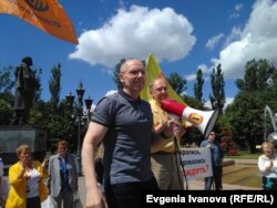Рудников на митинге после своего освобождения