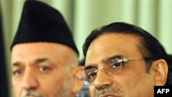 Pakistani President Asif Ali Zardari (right) is looking to forge closer relations with his Afghan counterpart, Hamid Karzai.